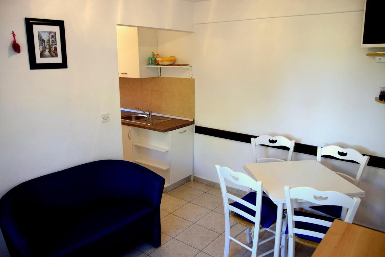 Miramar Gardenn Apartmment Banjol 外观 照片