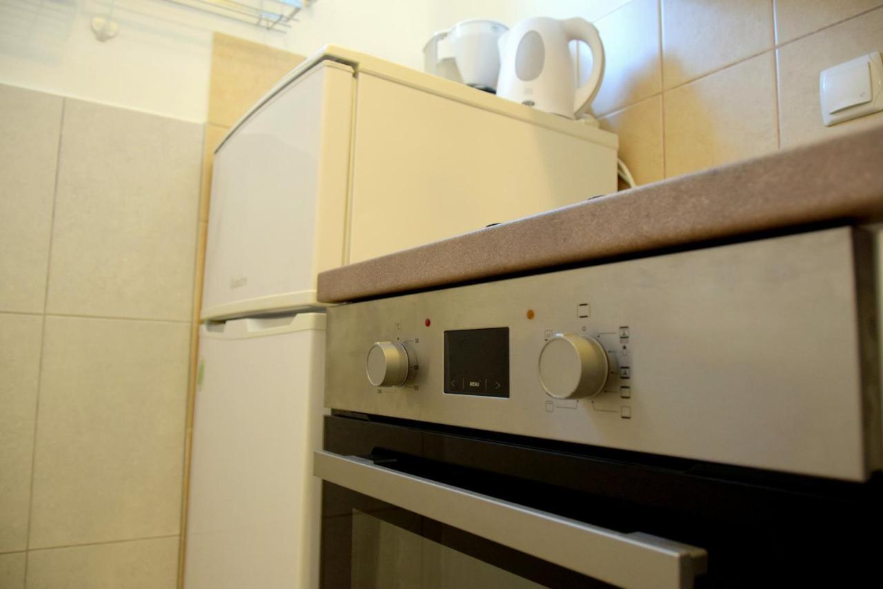 Miramar Gardenn Apartmment Banjol 外观 照片