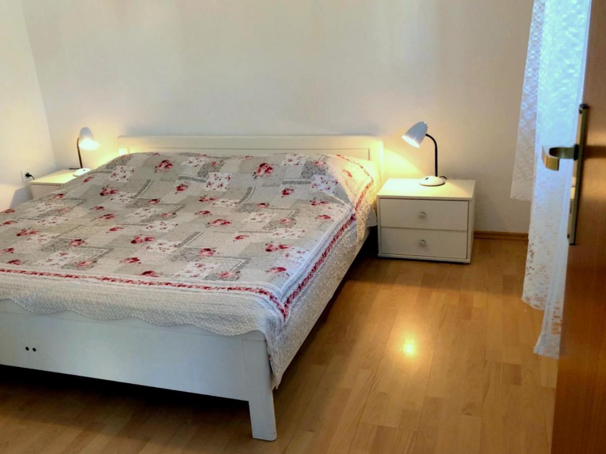 Miramar Gardenn Apartmment Banjol 外观 照片