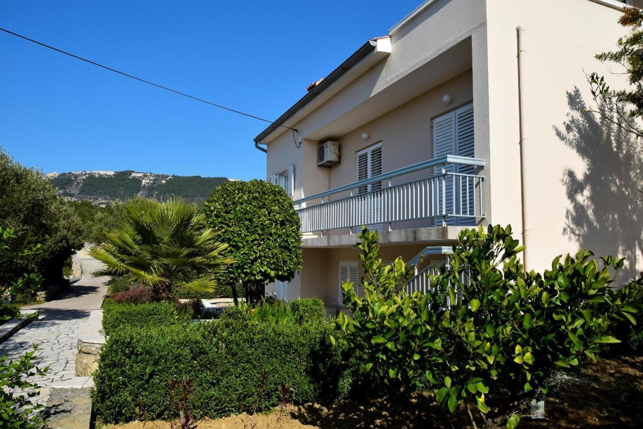 Miramar Gardenn Apartmment Banjol 外观 照片