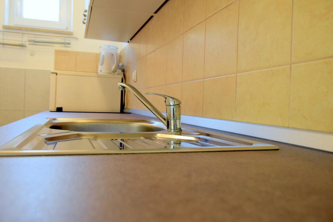 Miramar Gardenn Apartmment Banjol 外观 照片