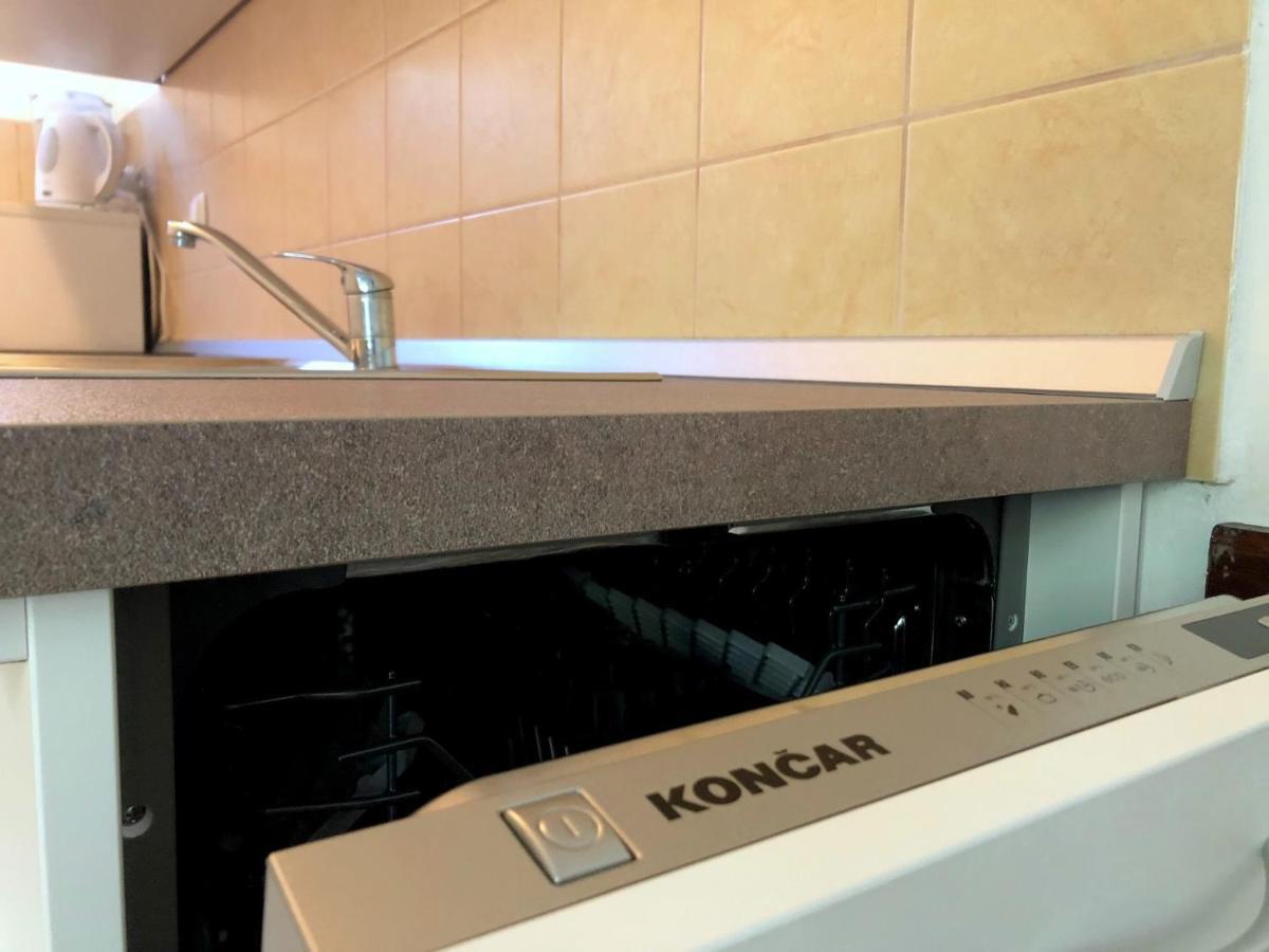 Miramar Gardenn Apartmment Banjol 外观 照片