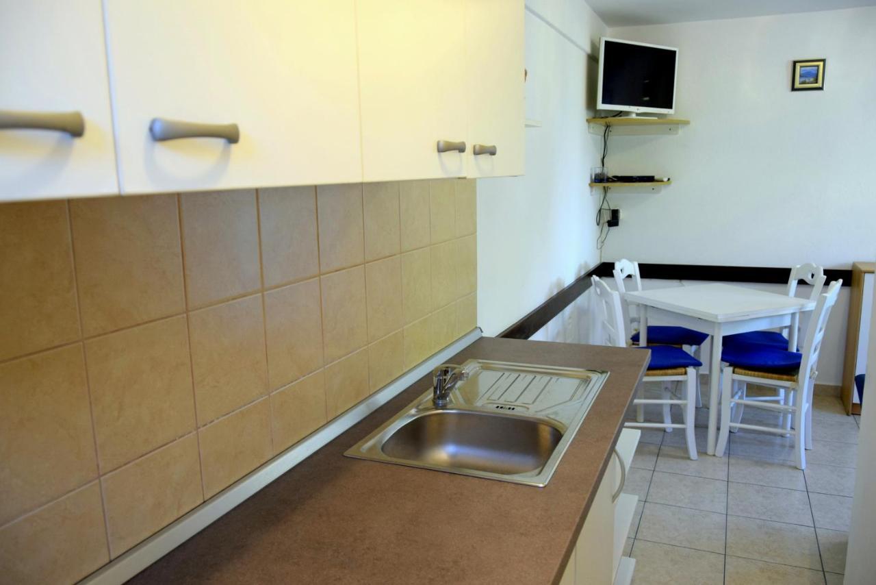 Miramar Gardenn Apartmment Banjol 外观 照片