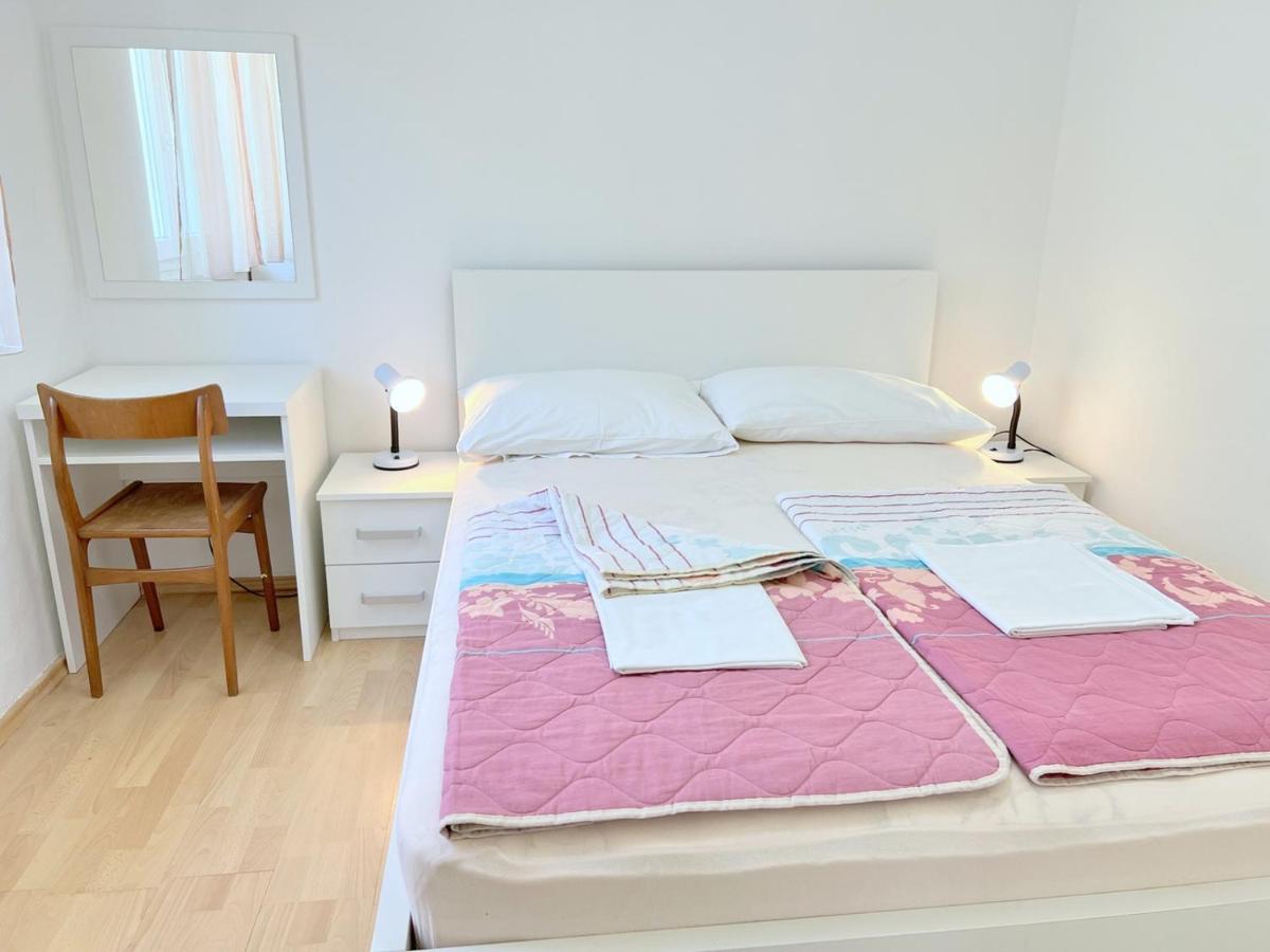 Miramar Gardenn Apartmment Banjol 外观 照片