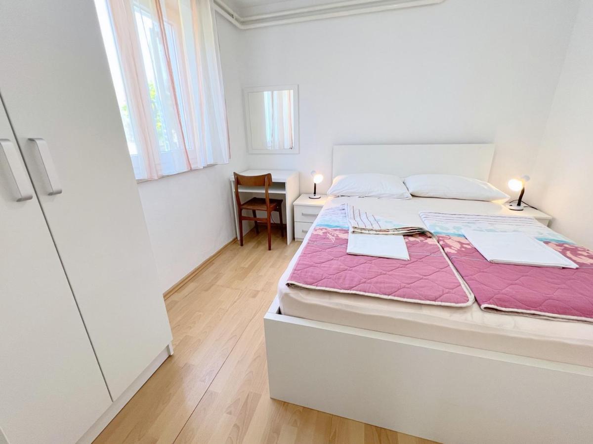 Miramar Gardenn Apartmment Banjol 外观 照片