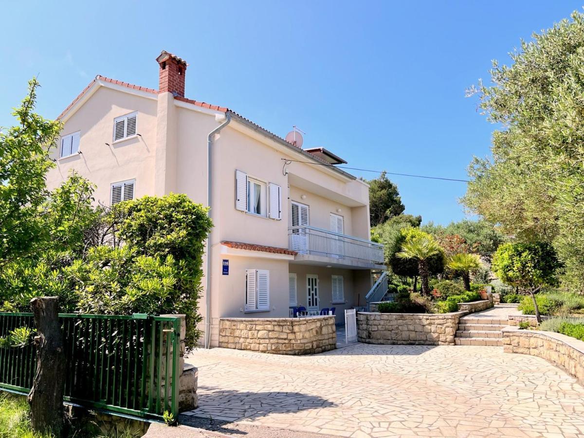 Miramar Gardenn Apartmment Banjol 外观 照片